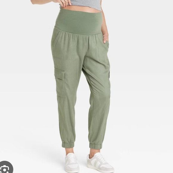 Isabel Maternity by Ingrid & Isabel Over Belly High-Rise Maternity Joggers - Picture 1 of 7